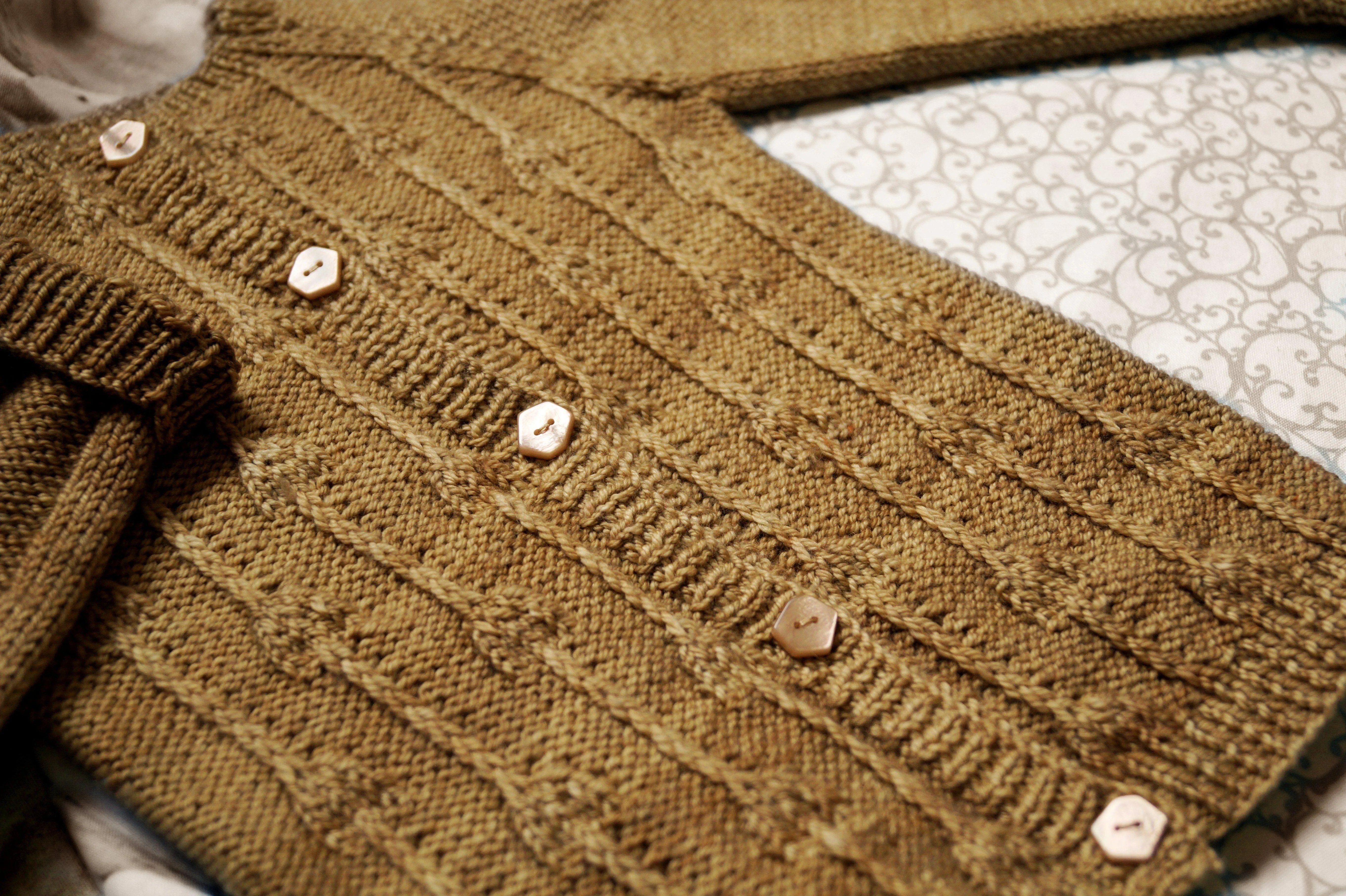 Knitting pattern for Baby Cardigan En Avant!